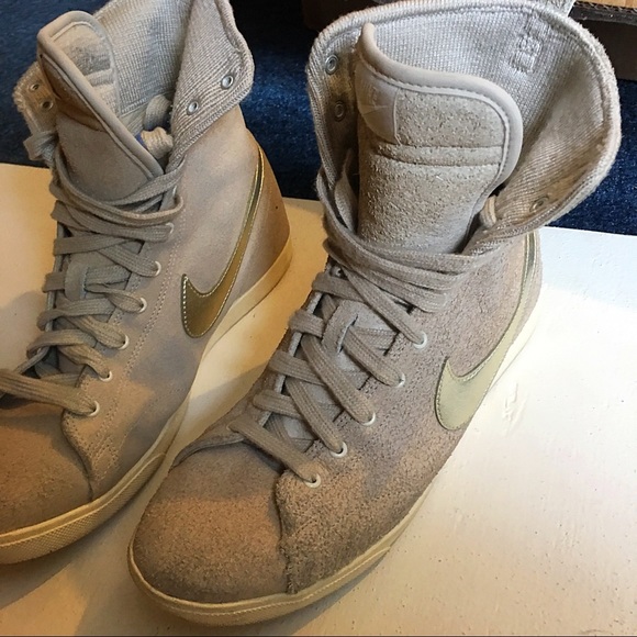 Nike retro metallic swoosh high top sneakers - Picture 2 of 4